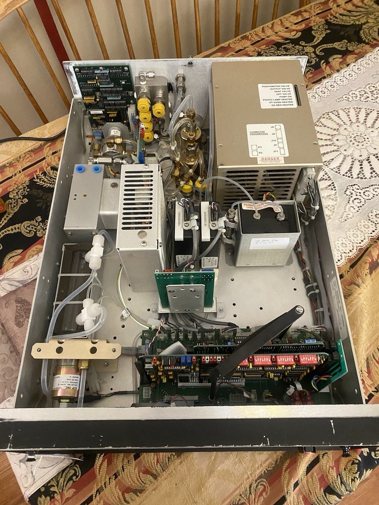 Teledyne Instrument API Dynamic Dilution Calibrator Model 700 Powers On See Desc