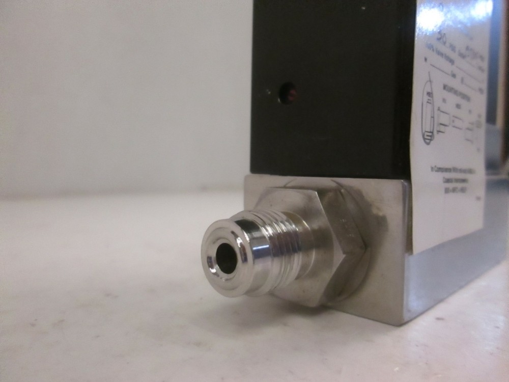 Unit UFC-1000 Mass Flow Controller MFC, TCA (C2H3CL3), 200 SCCM