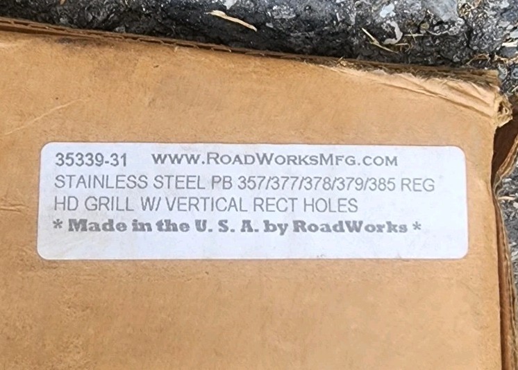 Peterbilt 357 377 378 Reg HD Grill Insert (Vertical Rectangle Pattern) Stainless