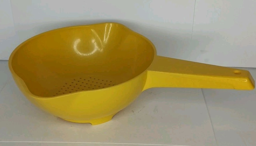 Vintage Tupperware 1 Quart Yellow Colander Handle Strainer