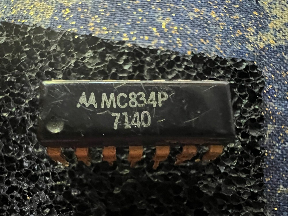 **  QUANTITY 1  **  MOTOROLA MC834P