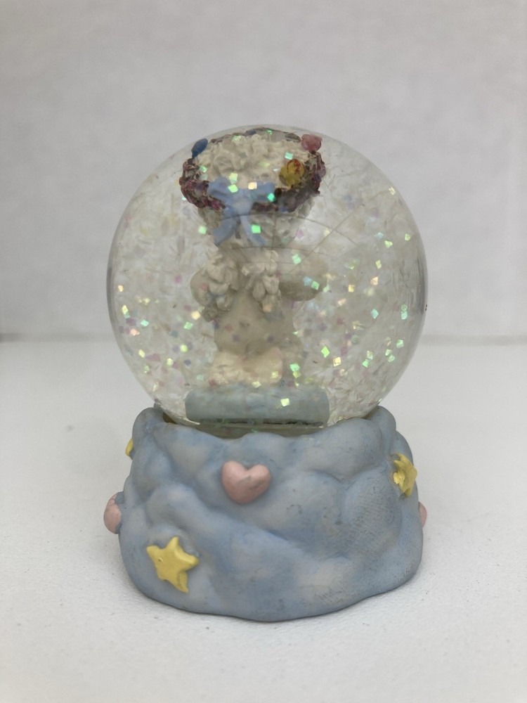 Angel with heart Snow Globe