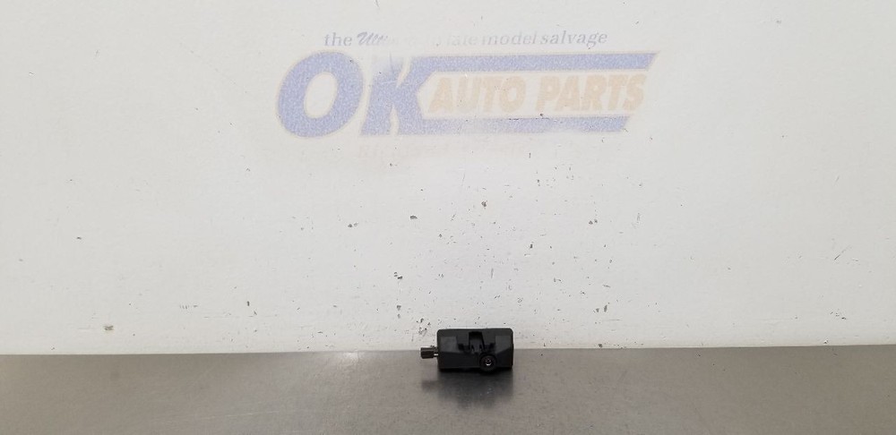 21 CHEVY CORVETTE C8 Z51 FRONT VIEW PERFORMANCE DATA RECORDER CAMERA 84870080