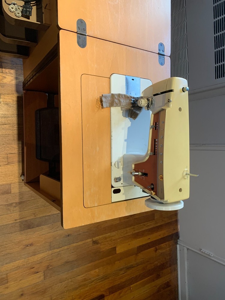 Singer Fantasia #282 home machine with table