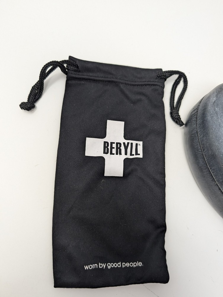 +Beryll Sunglasses Hard Case & Carrying Cleaning Cloth Clamshell