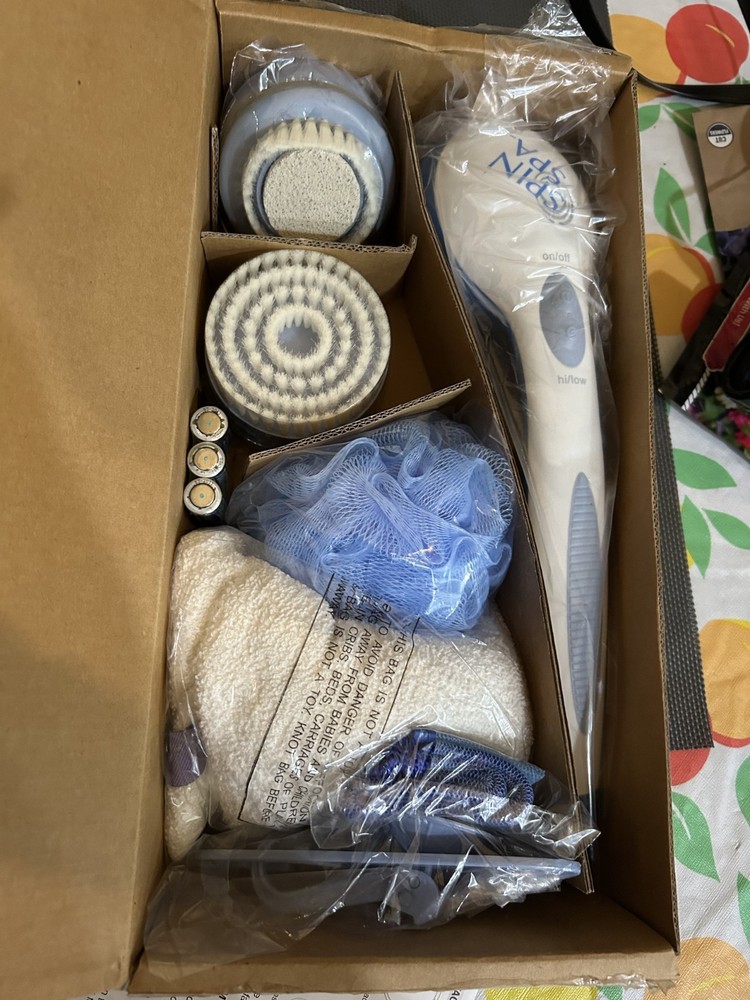 Spin Spa Spinning Shower Brush w/ Attachments NIB