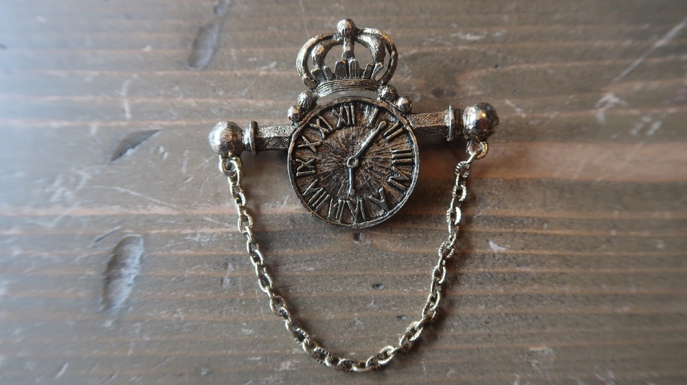 Vintage Clock Broosh Time 6:08