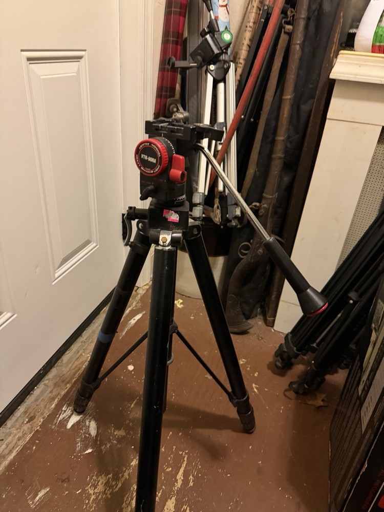 Red Accent VTR 90ra Tripod
