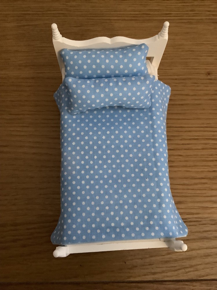 Handmade 1:12 Single Bedding Set (Blue polka dot)