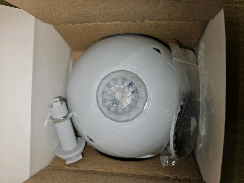 Leviton OSC04-10W, Infared Ceiling Mount Occupancy Sensor - NEW