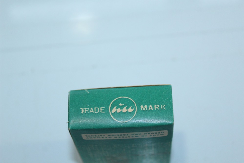 Vintage Hexe Automatic Needle Threader In Original Box