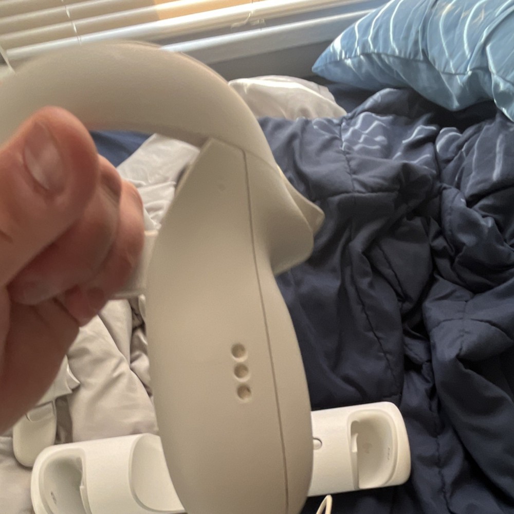 Meta White Charging Dock with Charging Pins for Oculus Quest 2 Controllers
