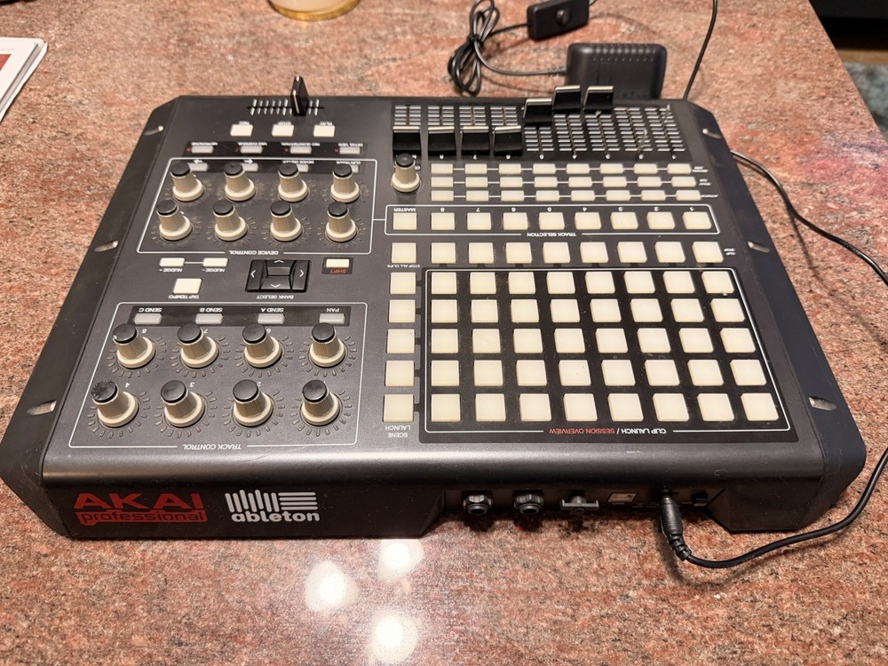 Akai Professional APC 40 Ableton Controller - Midi Mixer/Control Surface