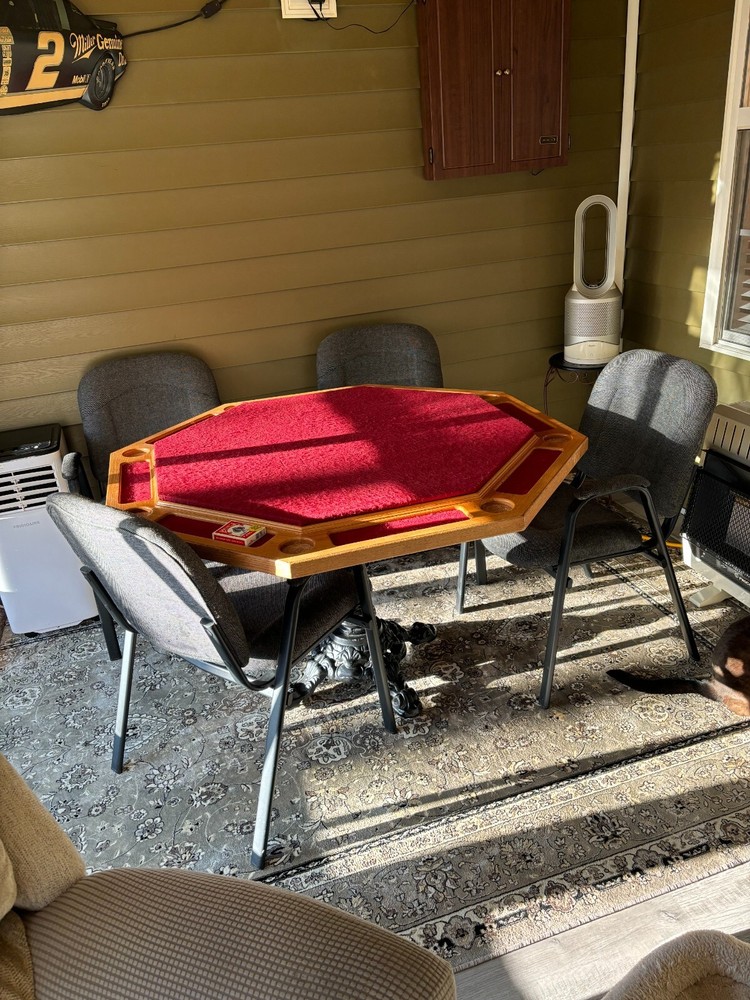 POKER TABLE WITH CHAIRS