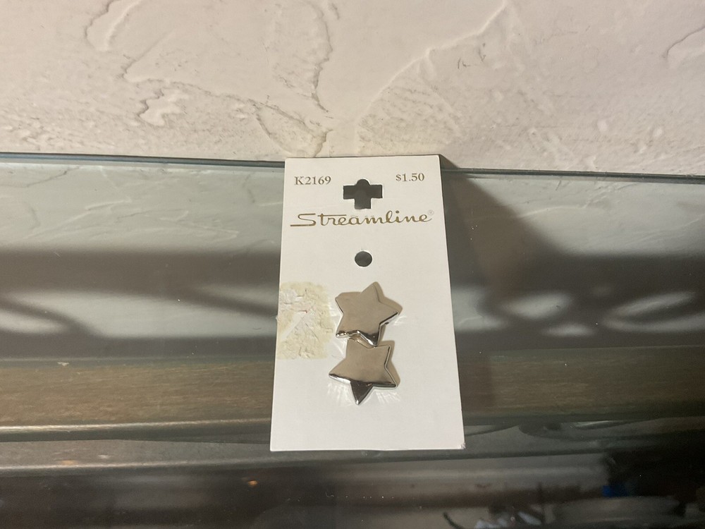 Vintage Buttons Streamline Silver Stars