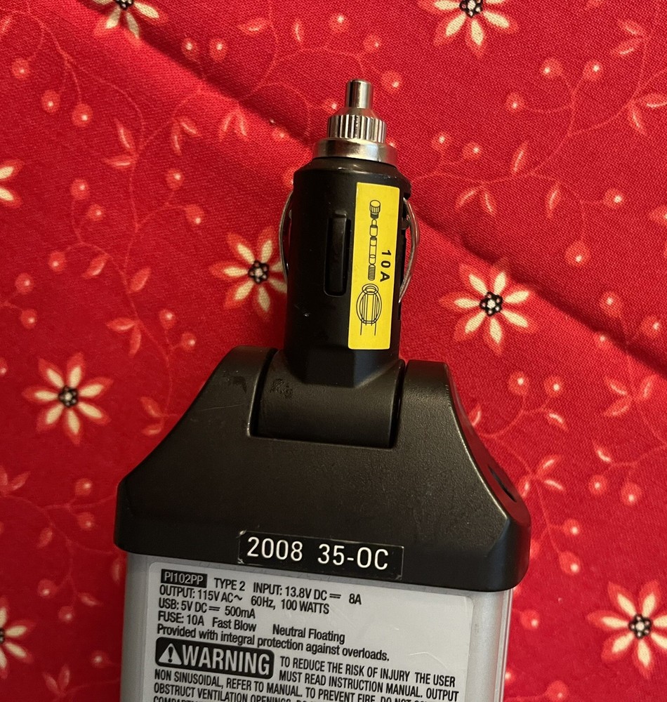 BLACK & DECKER Power invert 100 Watt 115v & USB Port (2008 35 OC)