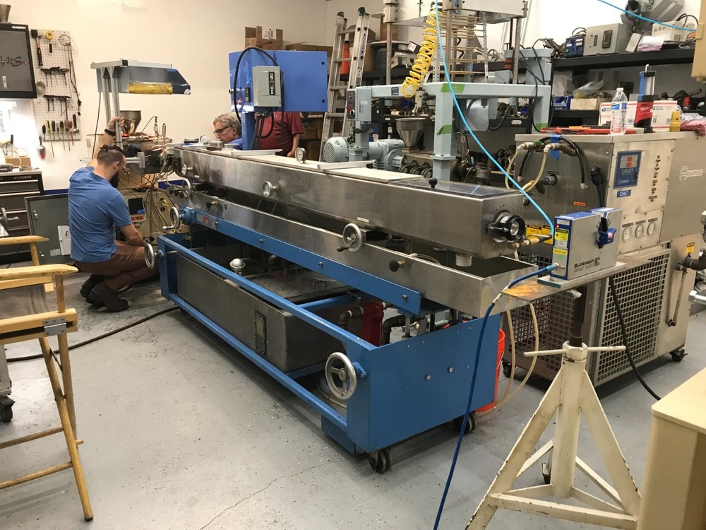 2.5" Plastic Extrusion Complete Running Line with Davis Standard Vacuum Tank