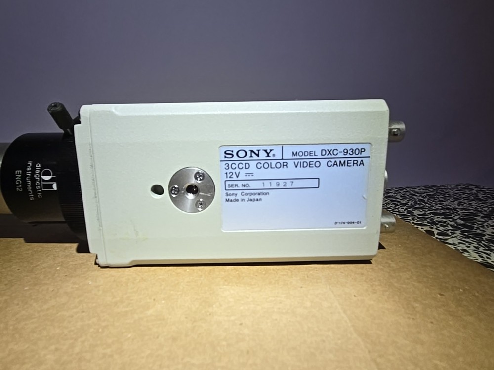 Sony 3CCD-IRIS DXC-930P Microscope Video Camera w/ENG12 Coupler, Lens