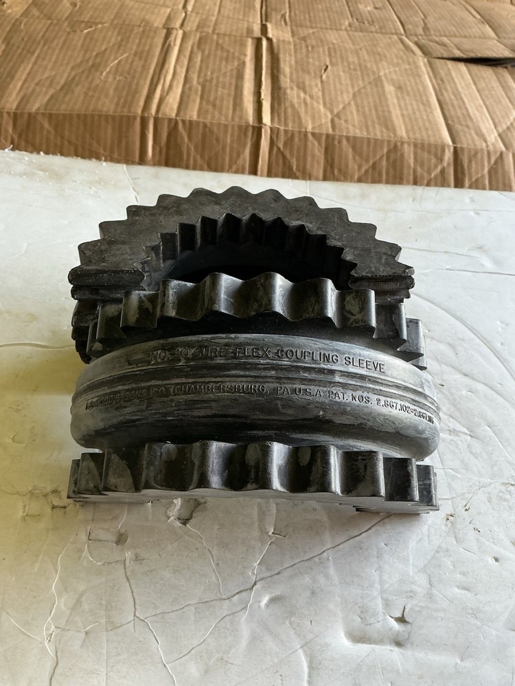 T.B. WOOD’S / NO. 10 SURE-FLEX COUPLING SLEEVE.(MISSING STEEL RING).