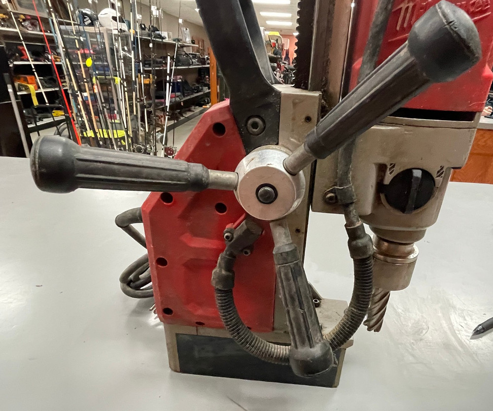 Milwaukee Tool 4272-21 1-5/8" Electromagnetic Drill Kit