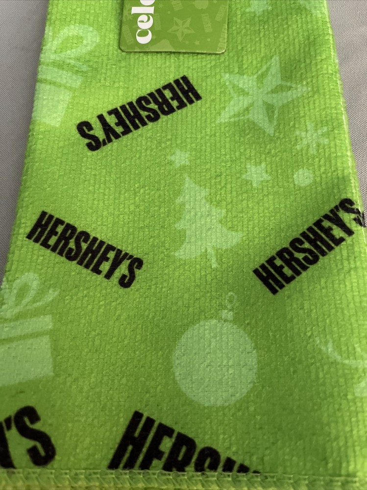 HERSHEYS OVEN MITT & KITCHEN TOWEL SET CHRISTMAS TIME HERSHEY PATTERN NWT