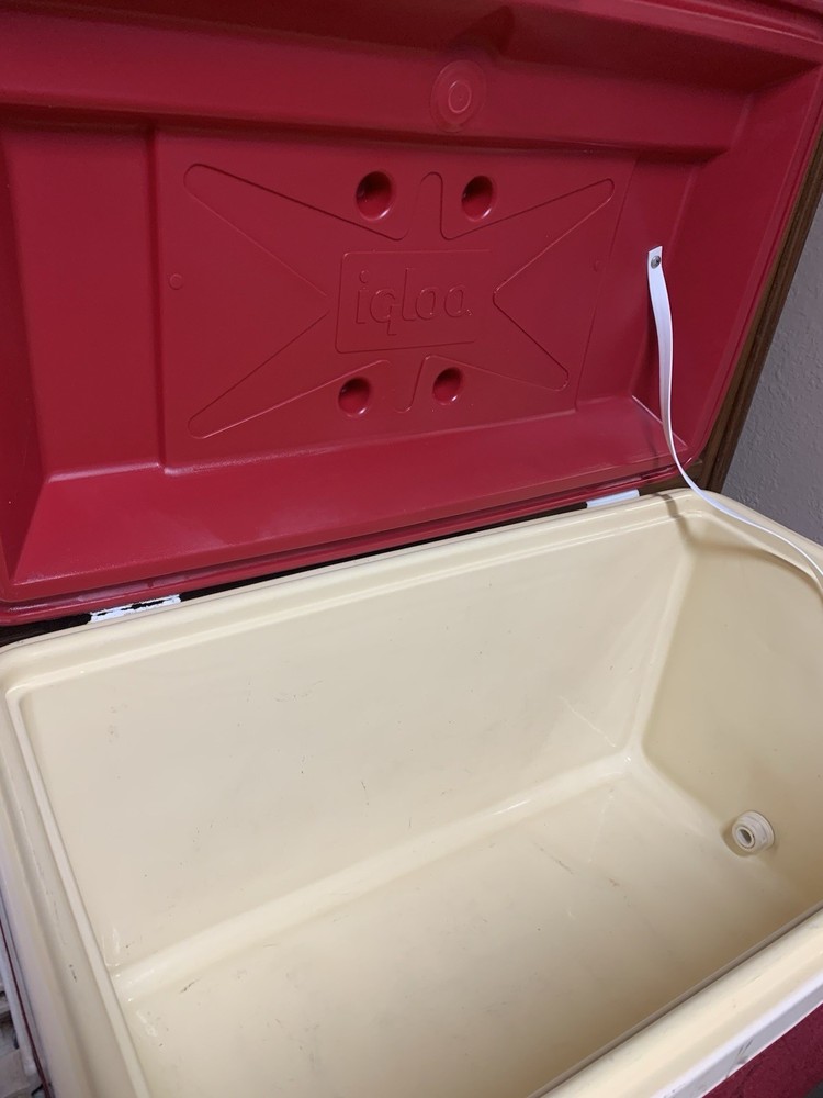 1985 Igloo 48 Quart Cooler Red White Handles