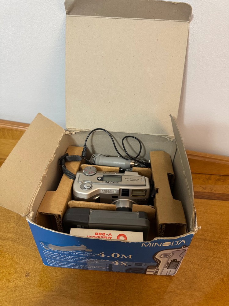 Minolta Dimage S414 Digital Camera