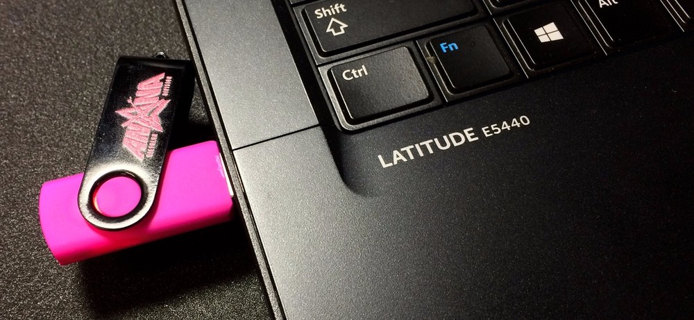 USB Flash Drive 8 GB - Fuchsia