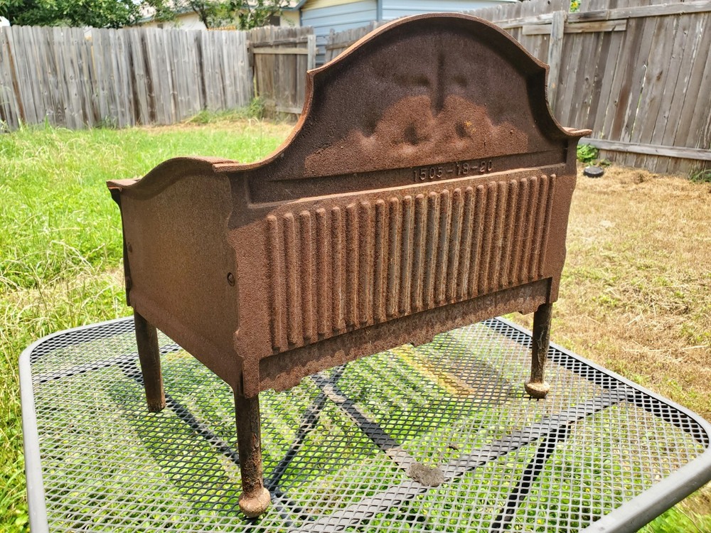 VINTAGE BEAUTIFUL CAST IRON FLEUR DE LIS FIREPLACE LOG INSERT