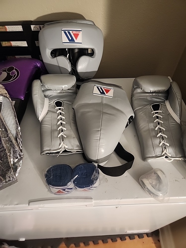 Medium Grey Sparring Set With FREE HAND WRAPS