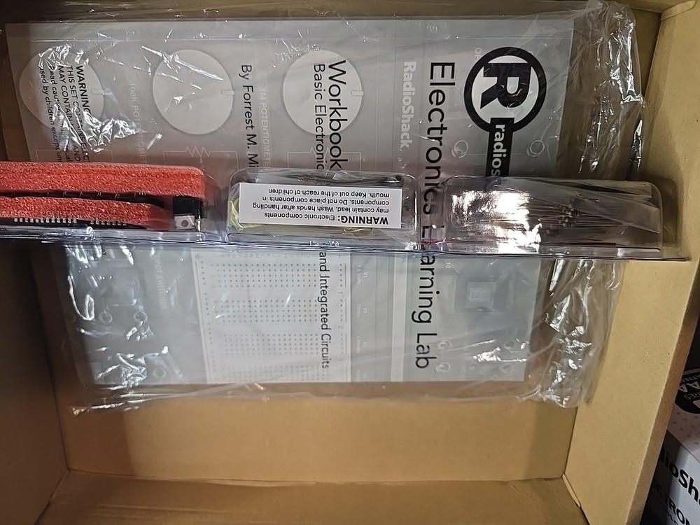 Radio Shack Electronics Learning Lab Kit Model #2800055. New Unused