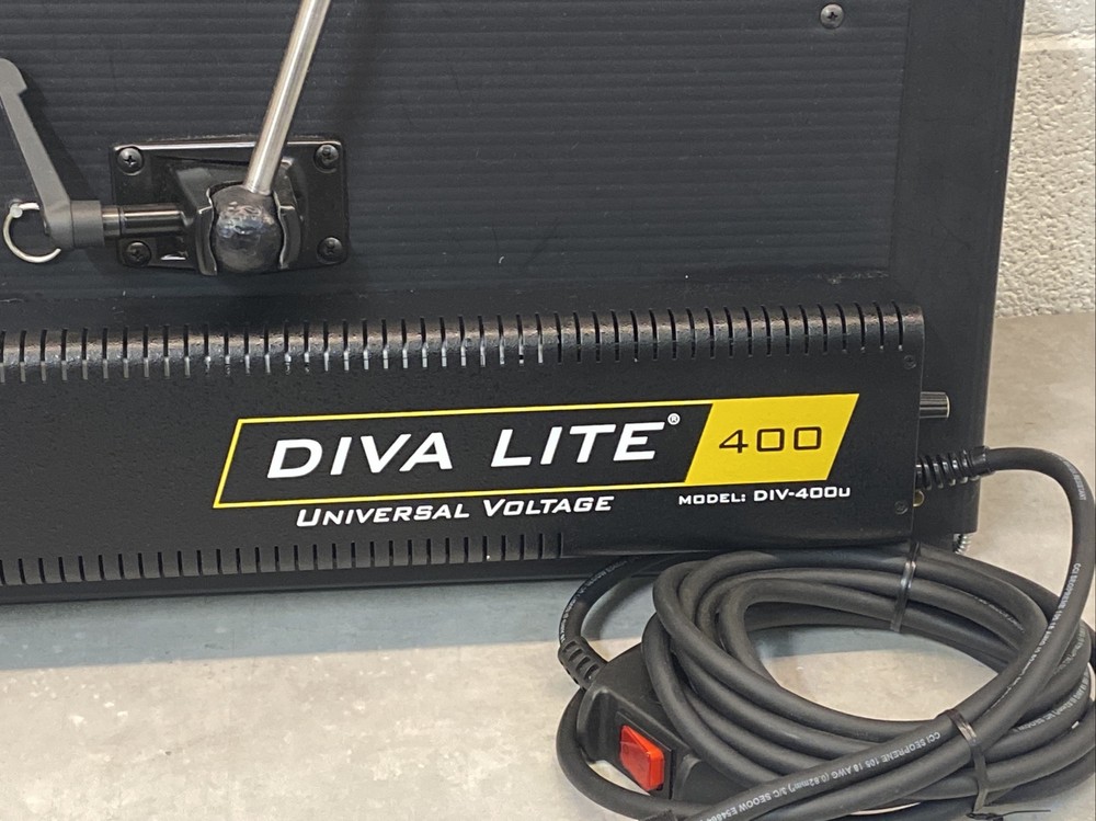 Kino Flo DIV-400U Diva Lite for Studio Lighting