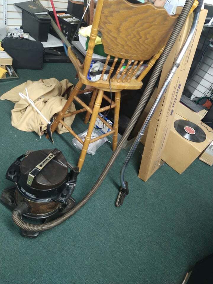 Rainbow SE Model D4C Canister Vacuum Works Great!