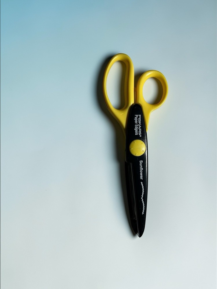 Fiskars Paper Edgers Scissors Sunflower Pattern