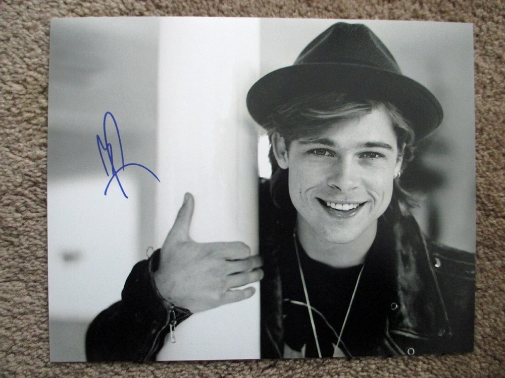 BRAD PITT AUTOGRAPHED 8X10