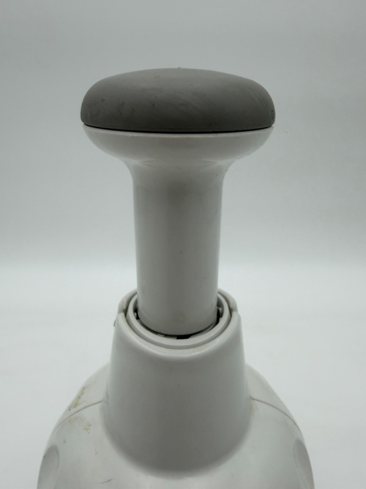 Pampered Chef Push Function Food Chopper - White - #2585: Preowned