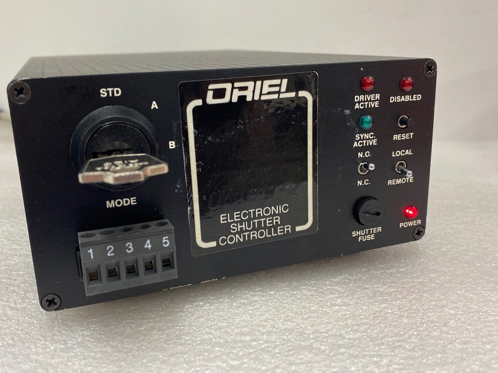 Oriel 76995 Electronic Shutter Driver, RS232, Requires External TTL Pulse