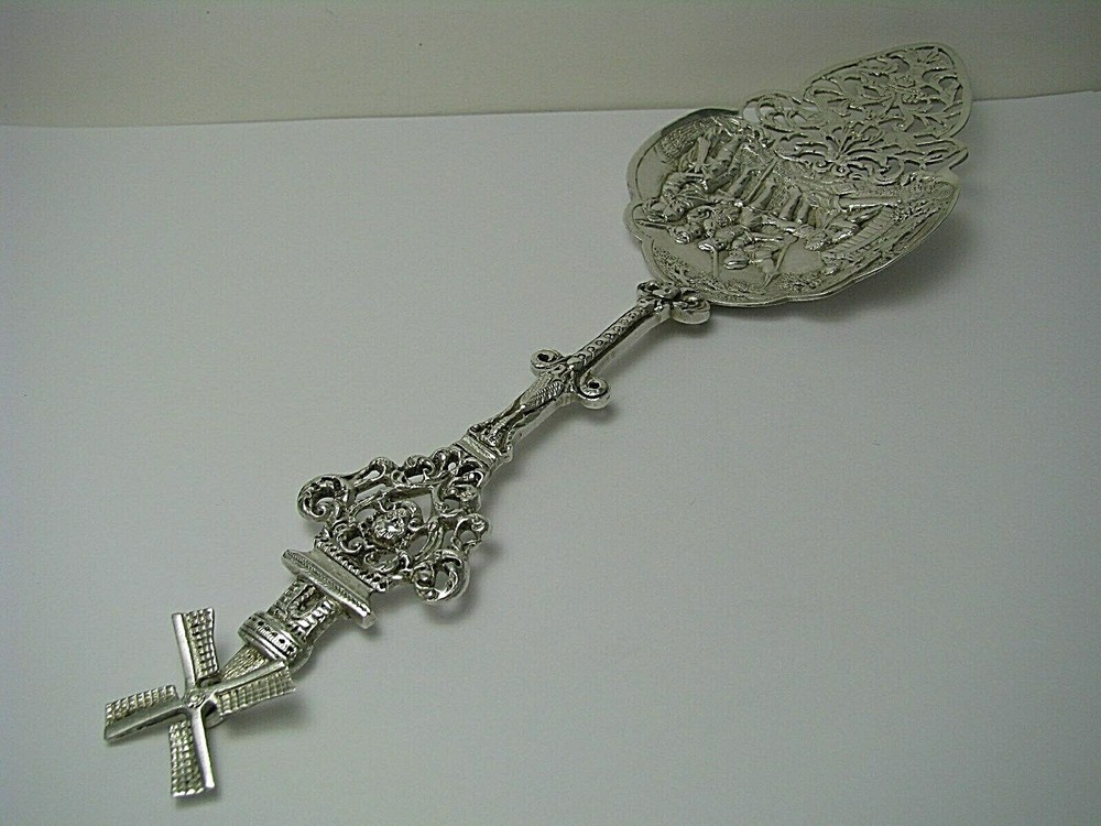 HANAU GERMANY 800 SILVER PIE SERVER PASTRY SERVING STRAINER by Jean Schlingloff