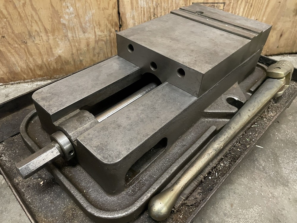KURT 8" VISE D80