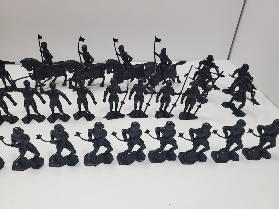(36) Marx Re-Issue Black Knights & Horses