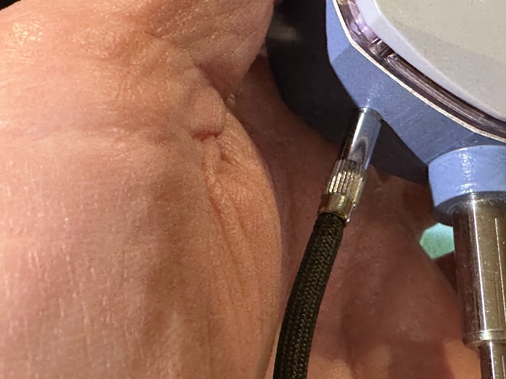 Helios # 243-0 Dial Comparator w/Remote Cable & Case