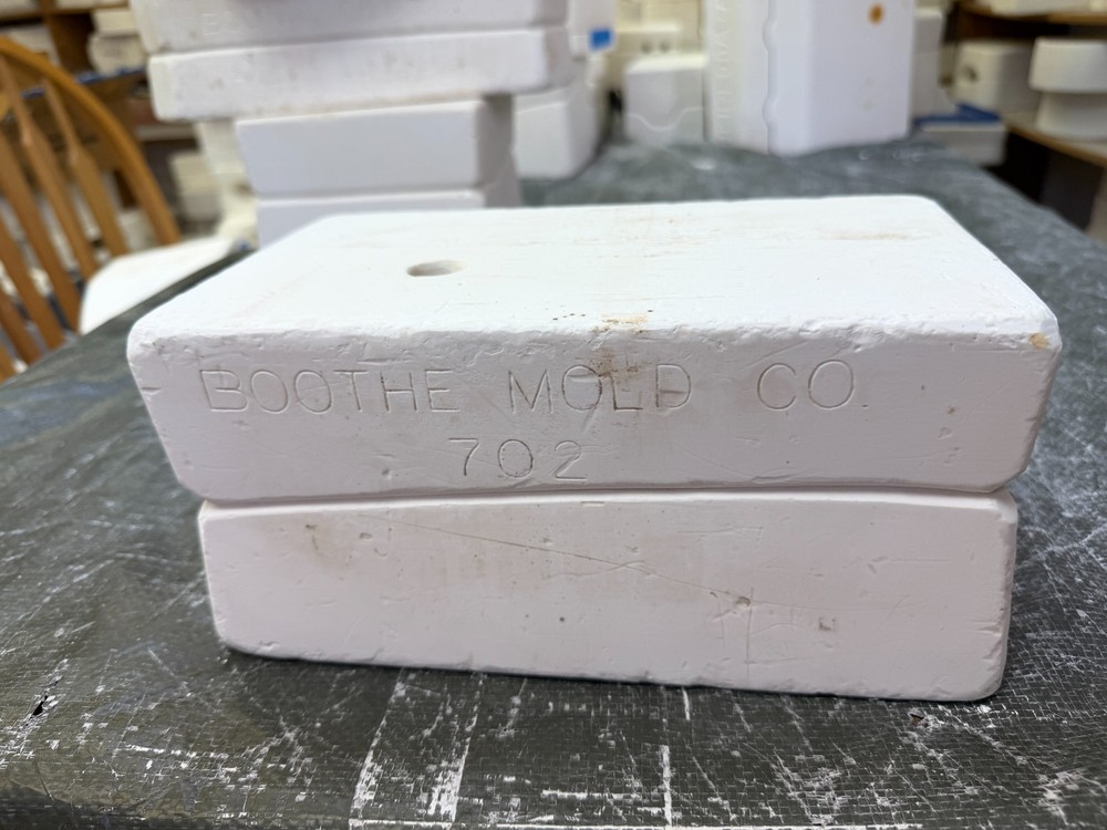 VINTAGE BOOTHE CERAMIC MOLD #702 EGGPLANT