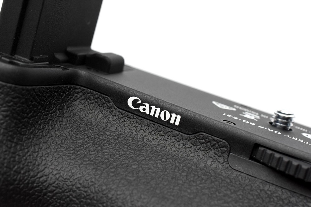 Canon BG-E21 Battery Grip - MINT