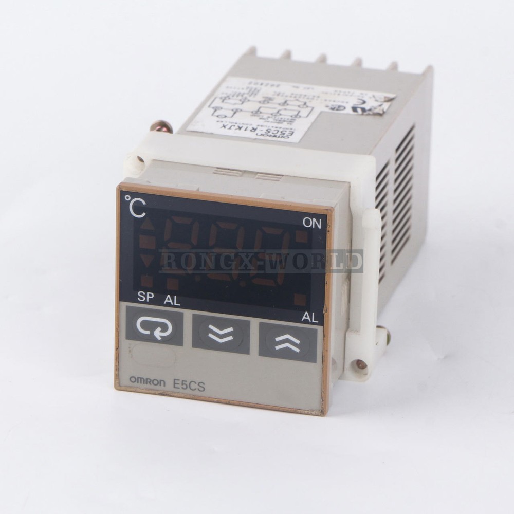 ONE Used Omron Temperature Controller E5CS-R1KJX 100-240VAC