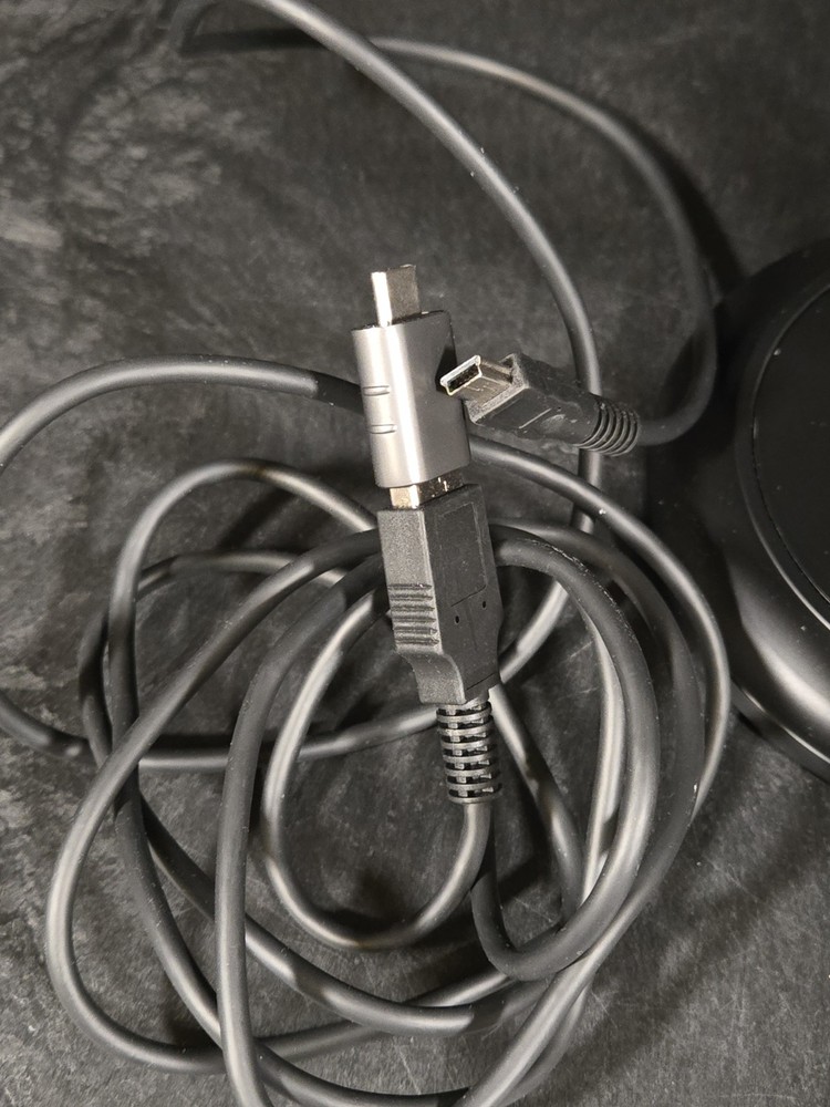 Blue Yeti USB Microphone Logitech Gaming Streaming Podcasting PC Mac Multi-Patte