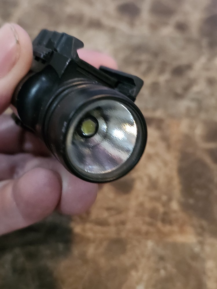 SUREFIRE X200 RAIL MOUNT WEAPON LIGHT / USED / IN GOOD WORKING CONDITION