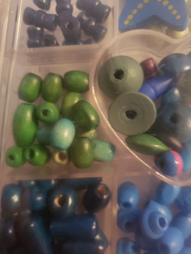 Beads Peries Mixed 100+ In Cute Purse Shaped Carrying Case