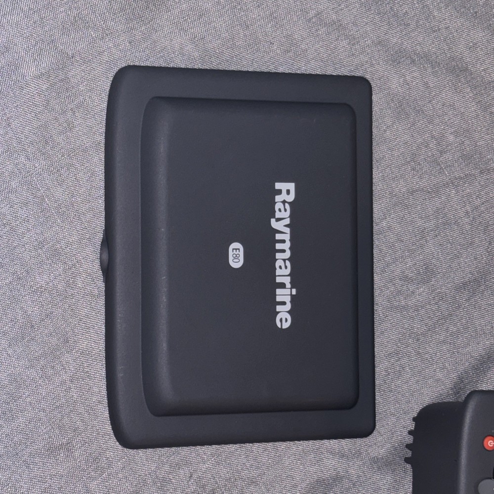 Raymarine E80 Classic GPS Chartplotter Multifunction Display W/ Cover