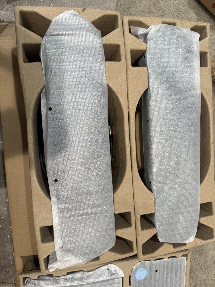 2 Logitech Rally Speaker