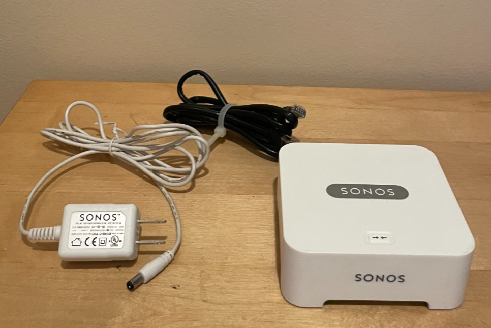 Sonos Connect Bridge White Excellent with Power Adapter and Cable
